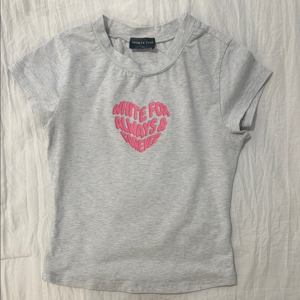 White fox heather grey graphic baby tee 💗
